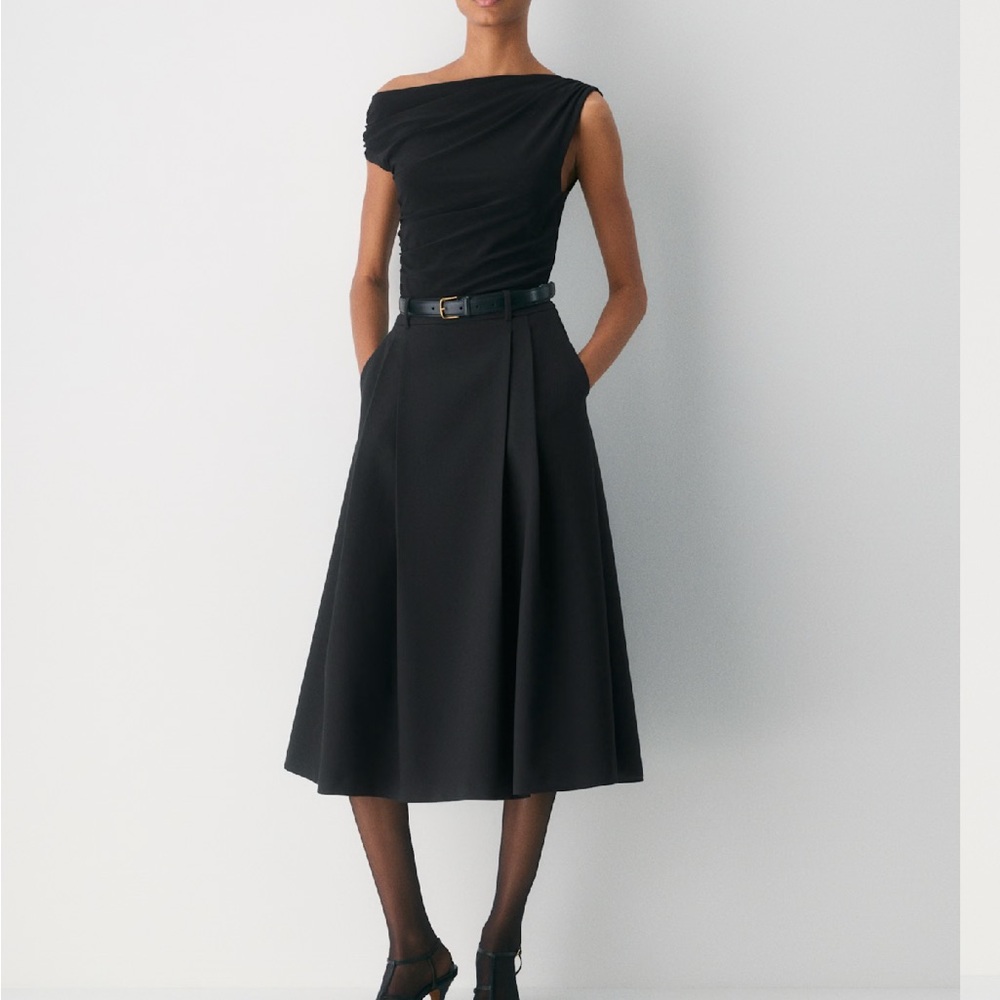 EUC - Aritzia Babaton Enterprise Skirt